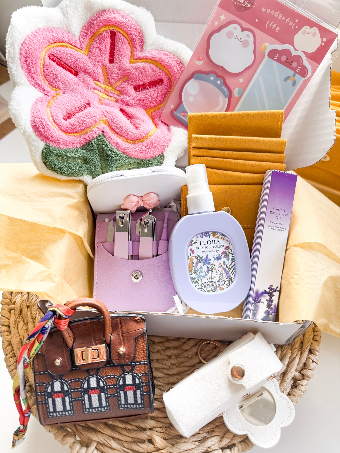 *Example of 2 Lucky Scoops shown. Contents, quantities and prizes will vary. With 40+ different types of surprise extras available, every Lucky Scoop is unique.*