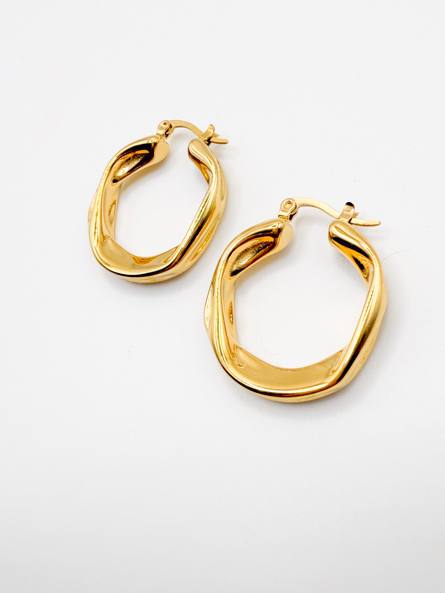 Curve Hoop Earrings
