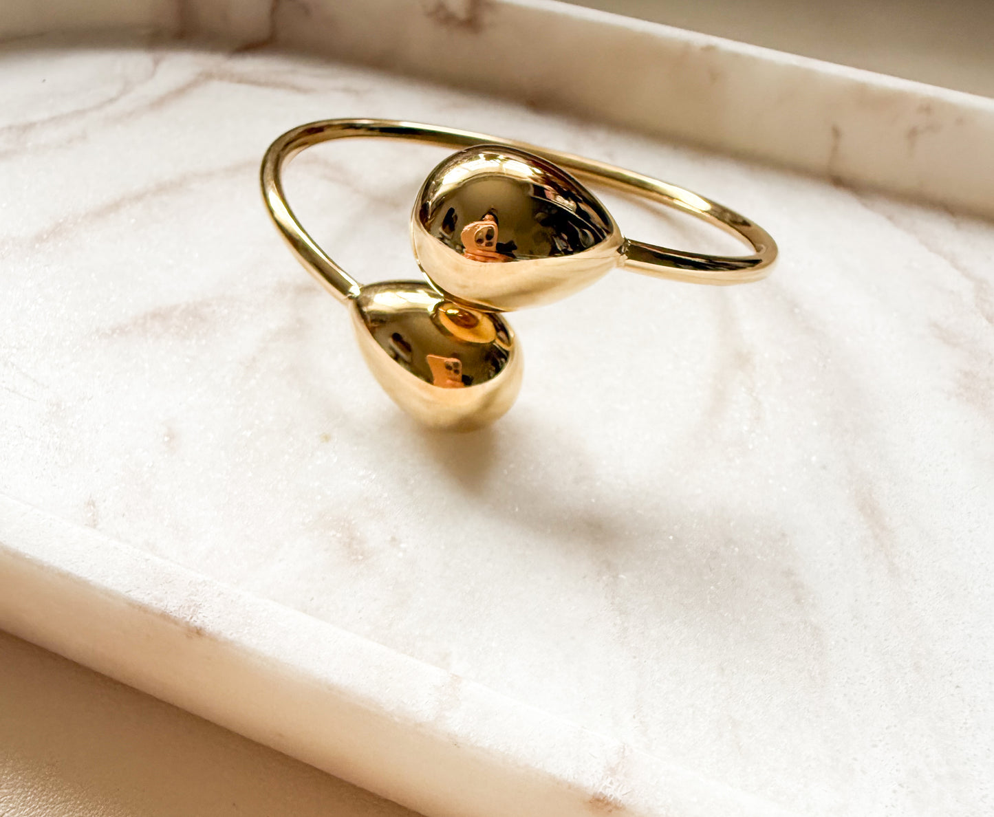 Sculpted Teardrop Flex Bangle