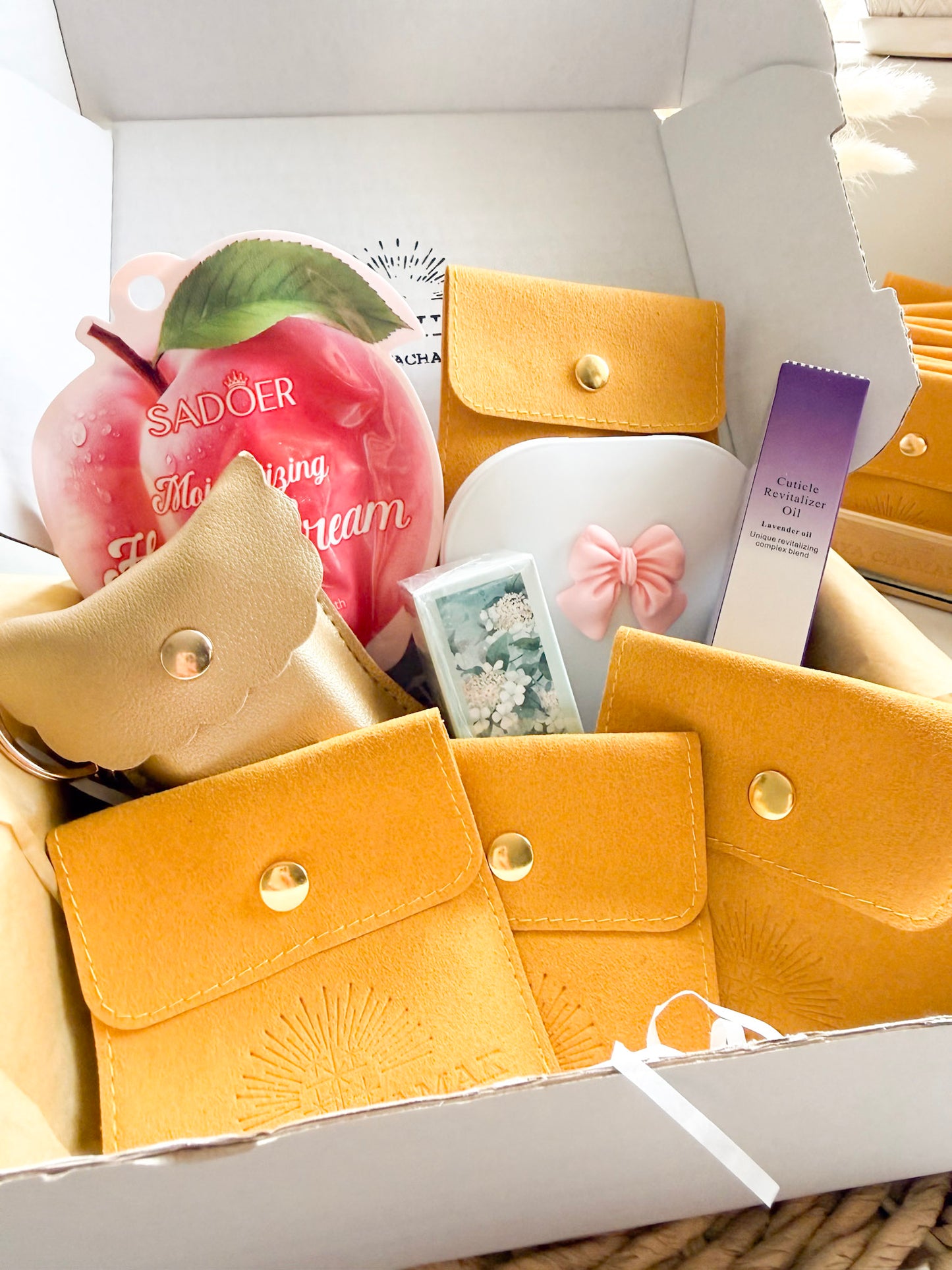 *Example of 1 Lucky Scoops shown. Contents, quantities and prizes will vary. With 40+ different types of surprise extras available, every Lucky Scoop is unique.