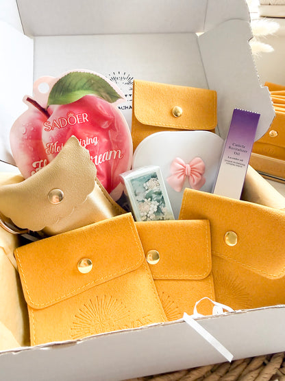 *Example of 1 Lucky Scoops shown. Contents, quantities and prizes will vary. With 40+ different types of surprise extras available, every Lucky Scoop is unique.