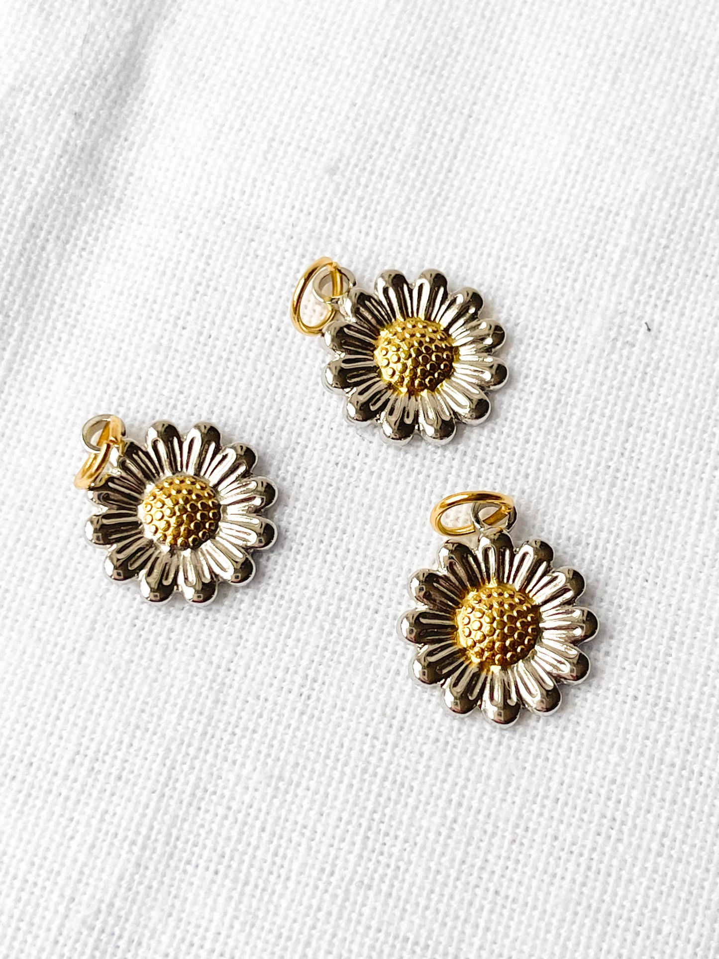 Golden Daisy Charm image 0