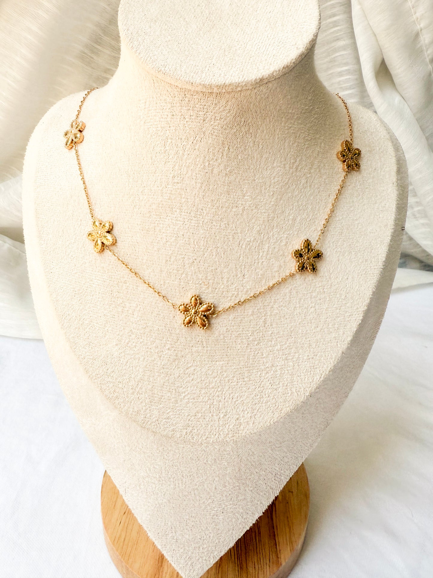 Daisy Necklace
